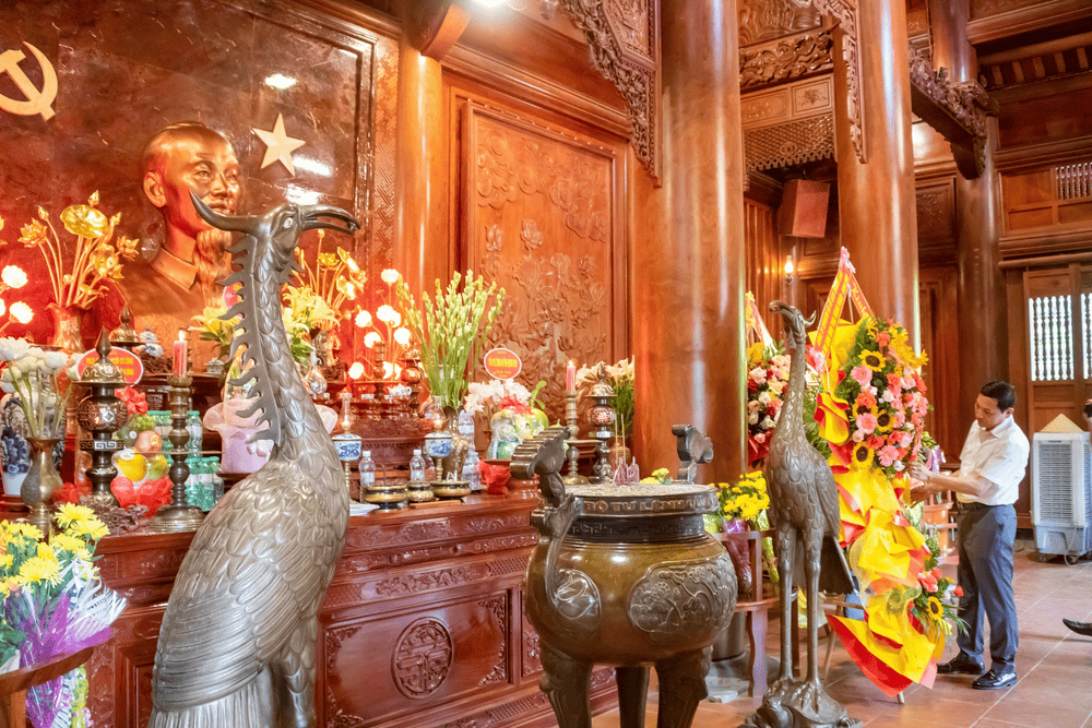 Chiêm bái các đền miếu là những hoạt động ý nghĩa tại Thung Nham (Nguồn: Fanpage Khu du lịch sinh thái Thung Nham - Ninh Bình)